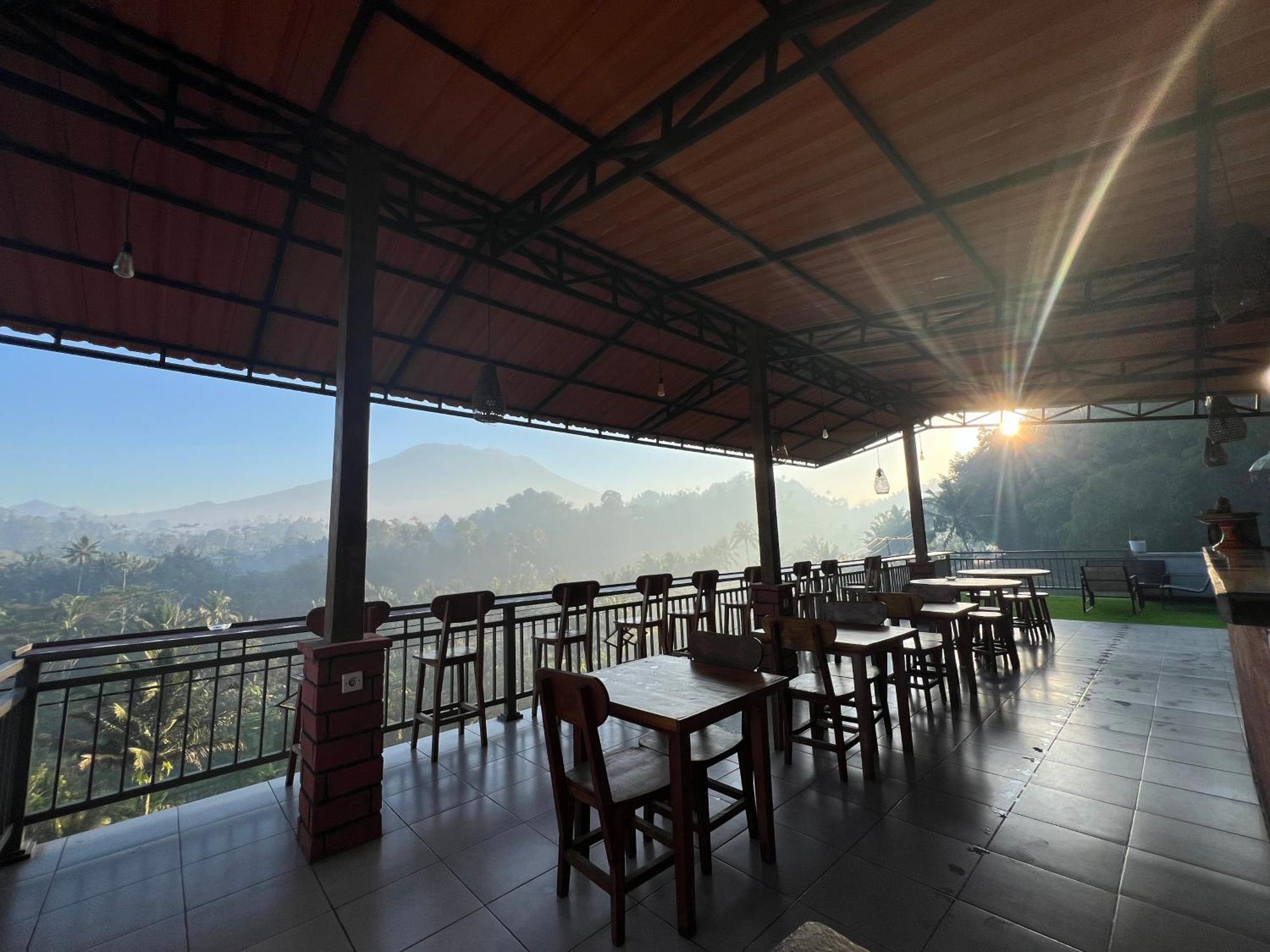Bisbis House Iseh Village Selat Экстерьер фото