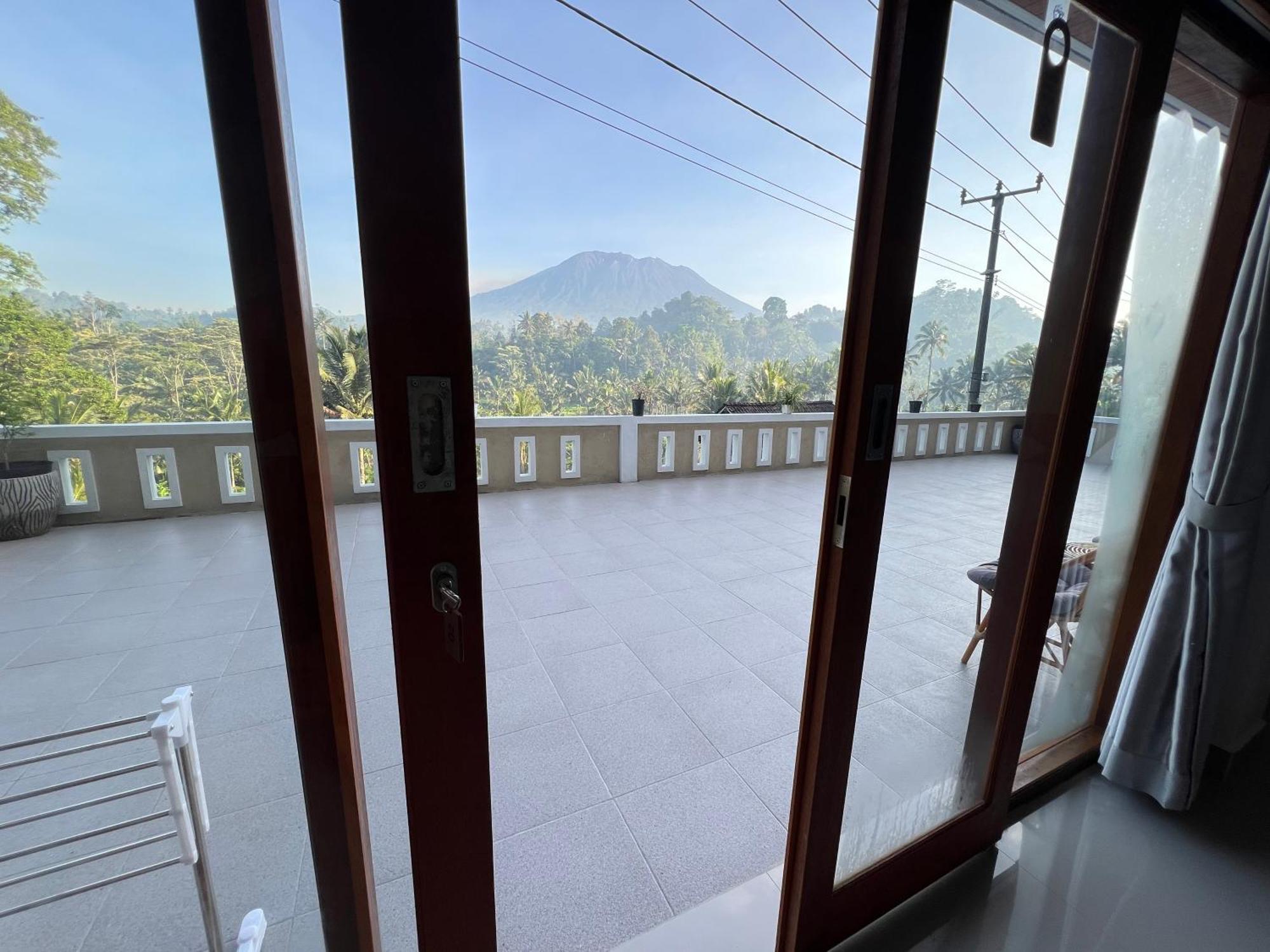Bisbis House Iseh Village Selat Экстерьер фото