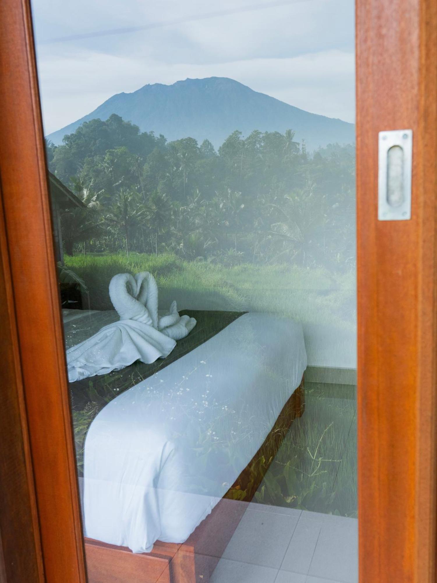 Bisbis House Iseh Village Selat Экстерьер фото
