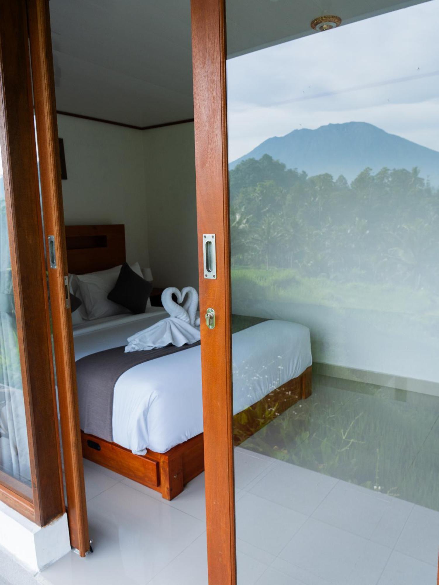 Bisbis House Iseh Village Selat Экстерьер фото