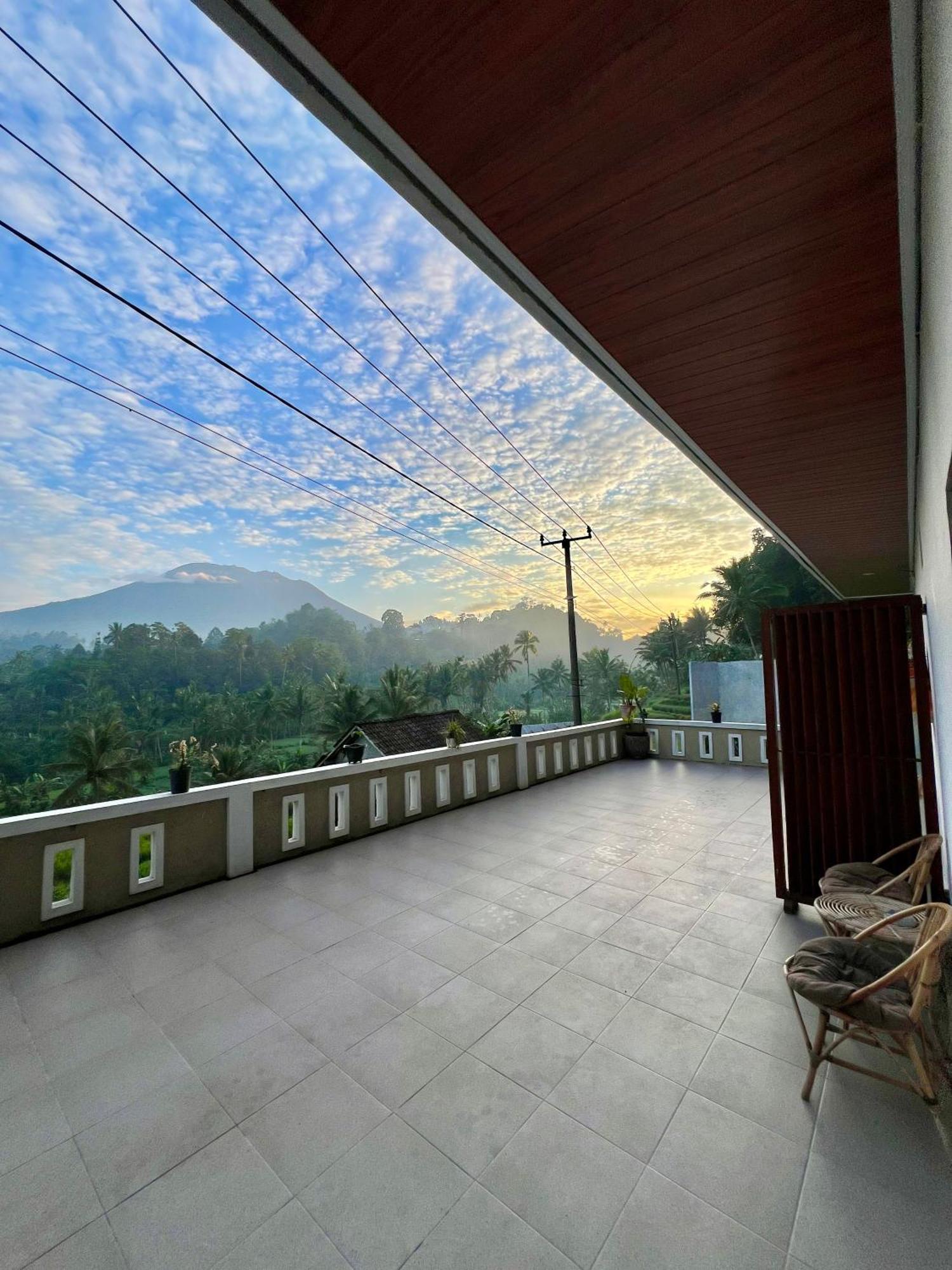 Bisbis House Iseh Village Selat Экстерьер фото