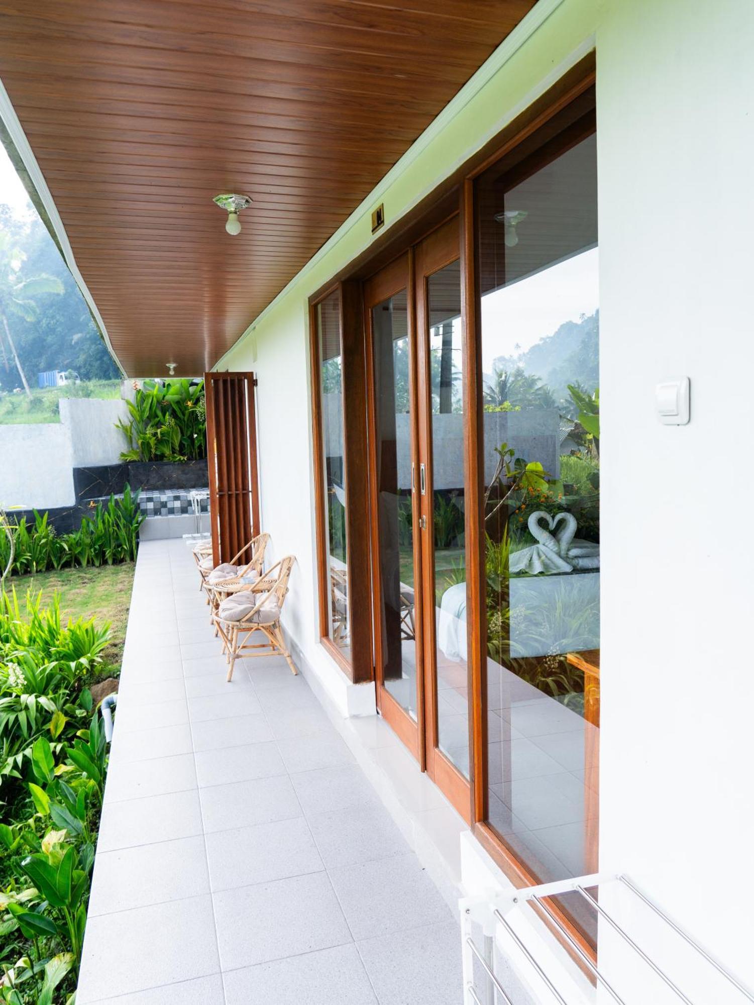 Bisbis House Iseh Village Selat Экстерьер фото